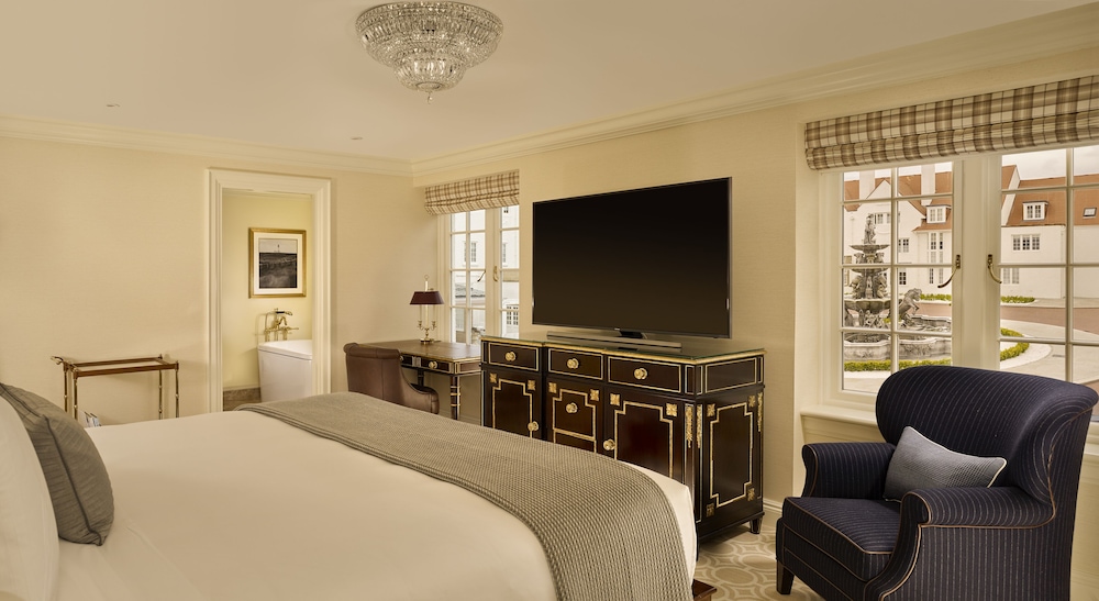 Deluxe Room, 1 King Bed - Photo 2