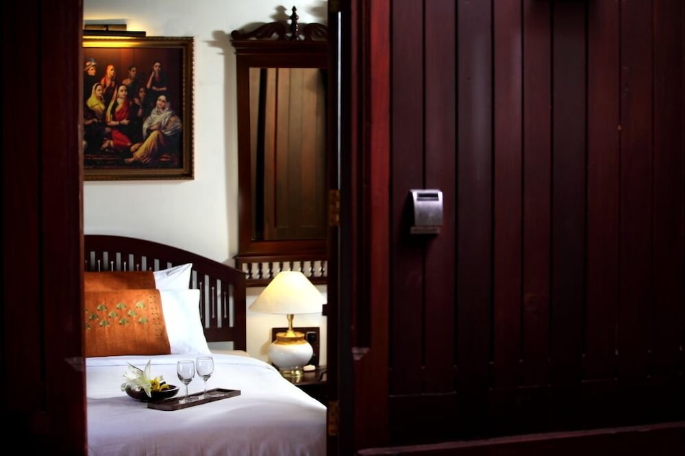 Traditional Room, 1 Queen Bed, Balcony, Lake View