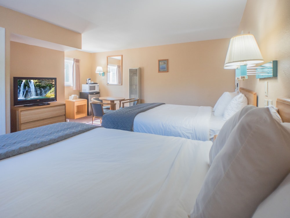 Classic Room, 2 Queen Beds photo 1
