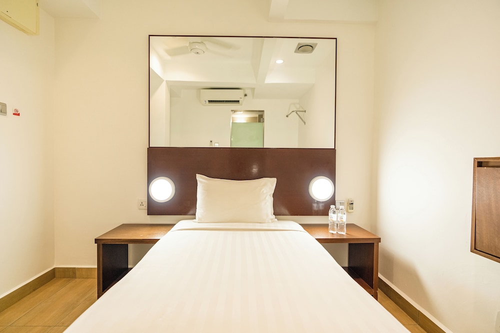 Single Room (without Window) photo 2