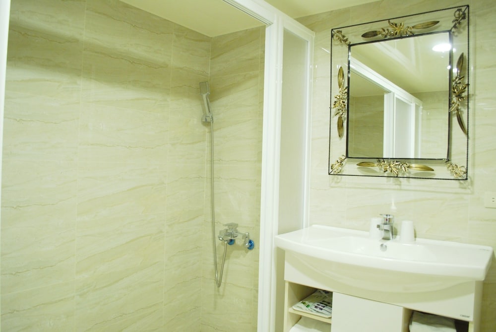 Classic Twin Room - Photo 7