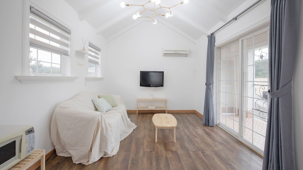 Orion (Max 6-person, Extra person charge on site more than 2-person) photo 1