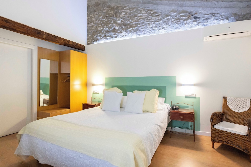 Standard Double or Twin Room - Photo 5