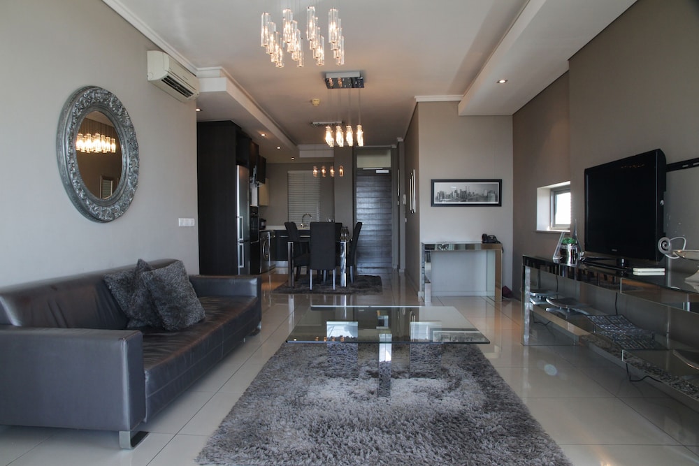 Luxury Two-Bedroom Apartment - Photo 4