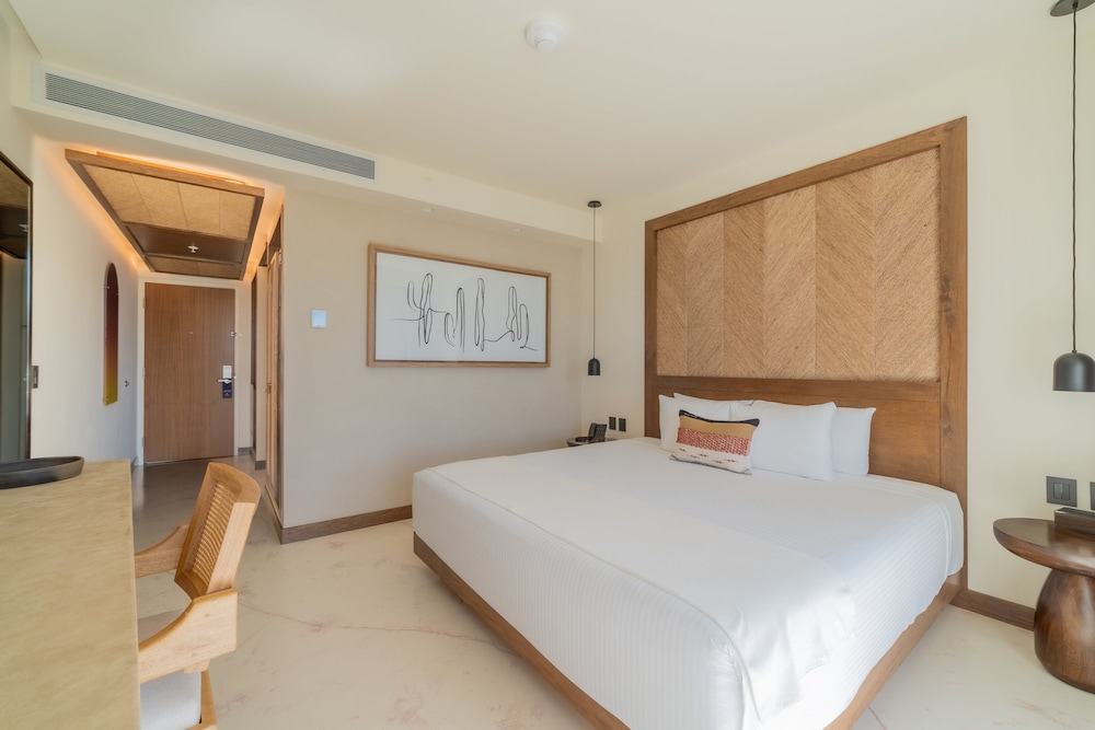 Standard Room, 1 King Bed, Sea View - Photo 6