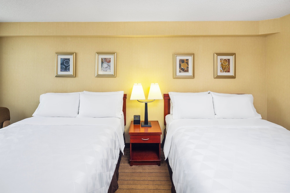 Premium Room, 2 Queen Beds - Photo 2