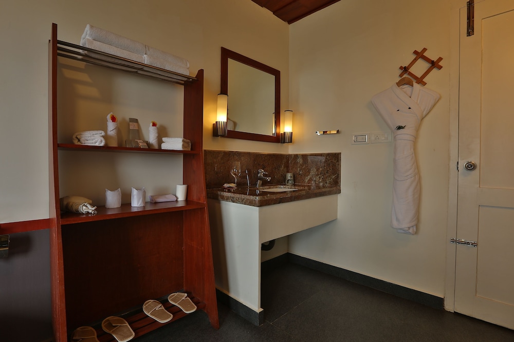 Classic Room, 1 Double Bed, Jetted Tub photo 2