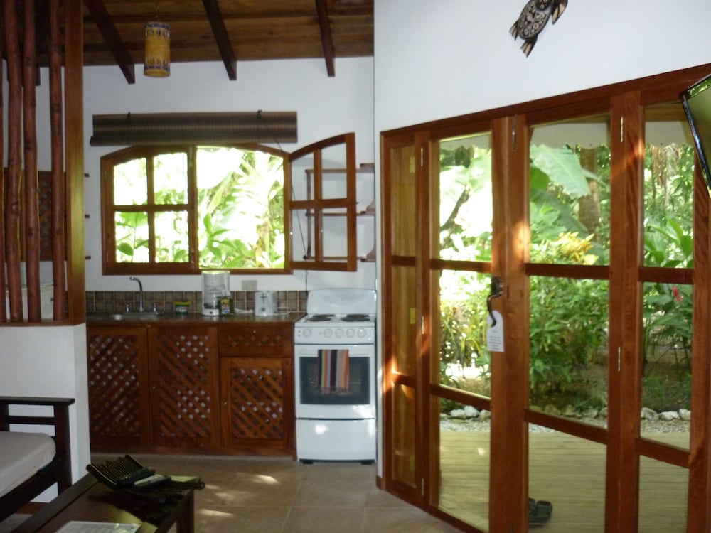 Deluxe Bungalow, 1 Bedroom, Kitchen photo 3