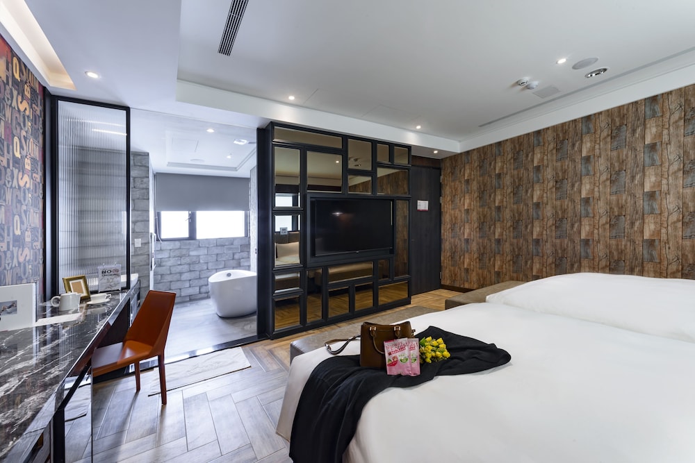 Family Quadruple Room (Consecutive night 11 AM check-out required) photo 2