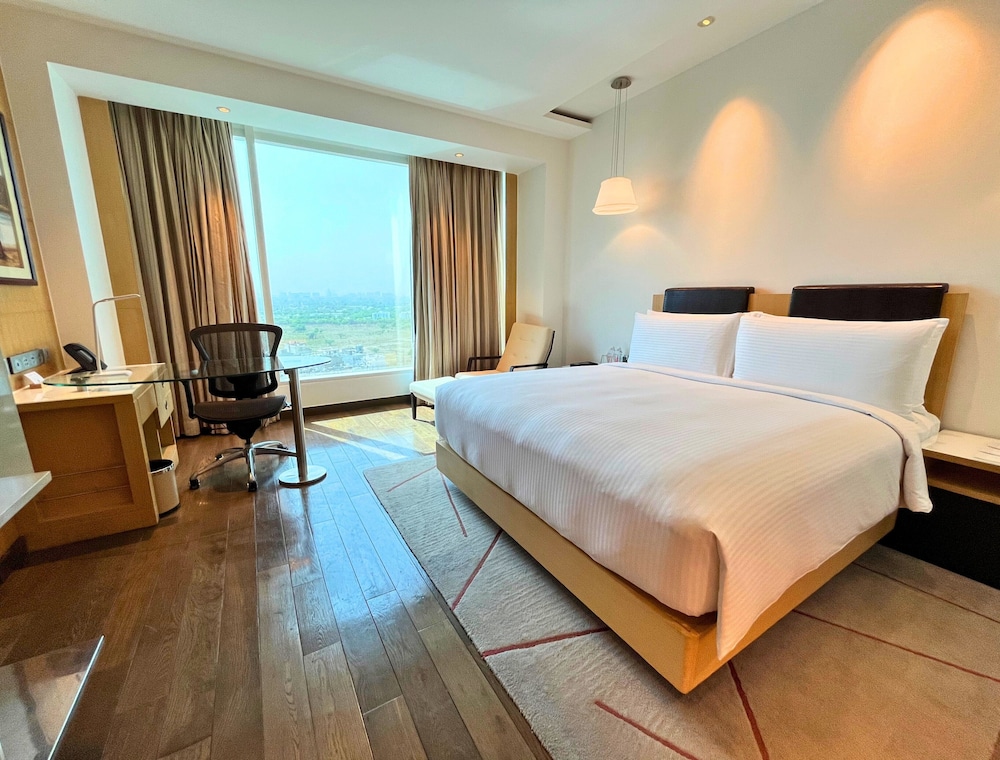 Standard Room, 1 King Bed, Smoking photo 3
