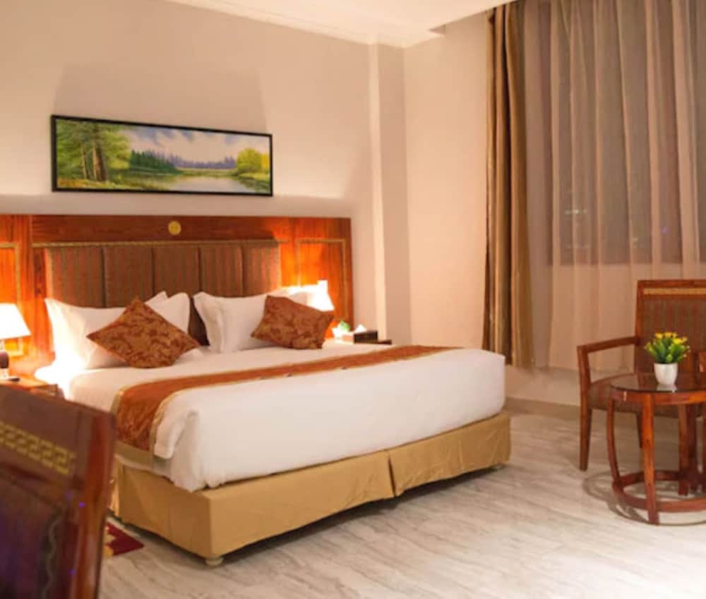 Superior Room, 3 Twin Beds, Non Smoking - Photo 11
