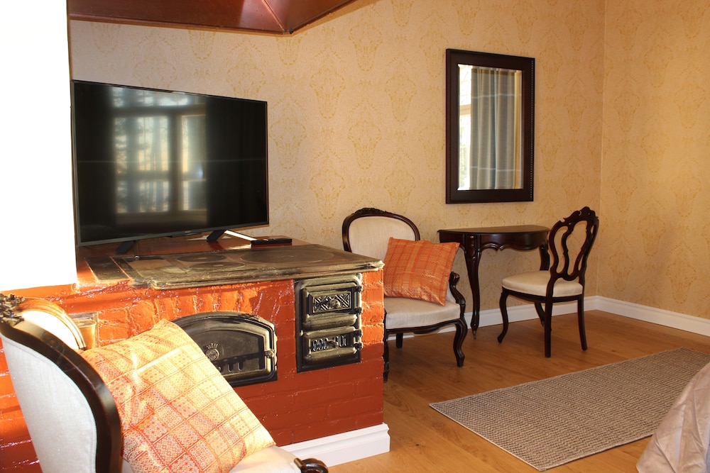 Main Building, Suite 2, Lake View photo 3