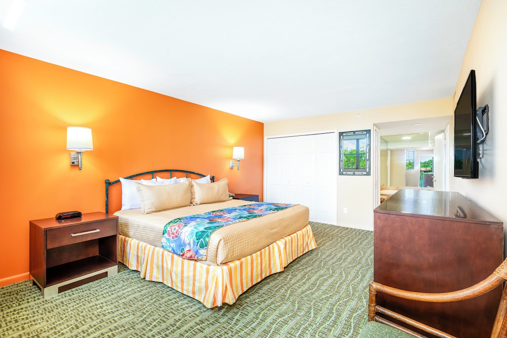 3 Bedroom Suite with Washer and Dryer - Photo 3