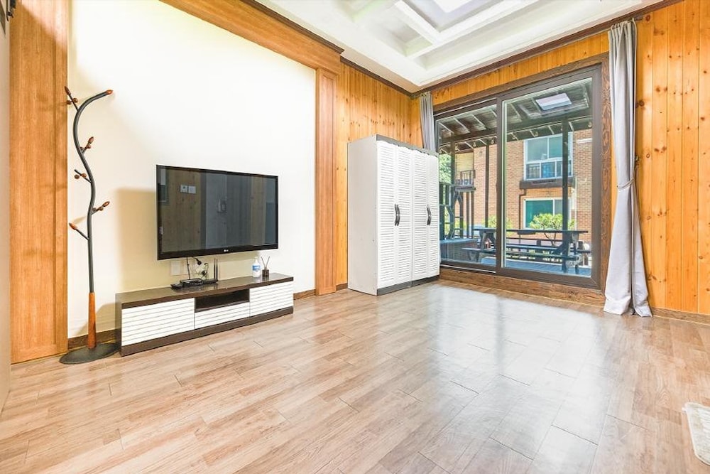 Basic Room, 1 Bedroom (C 101) - Photo 3