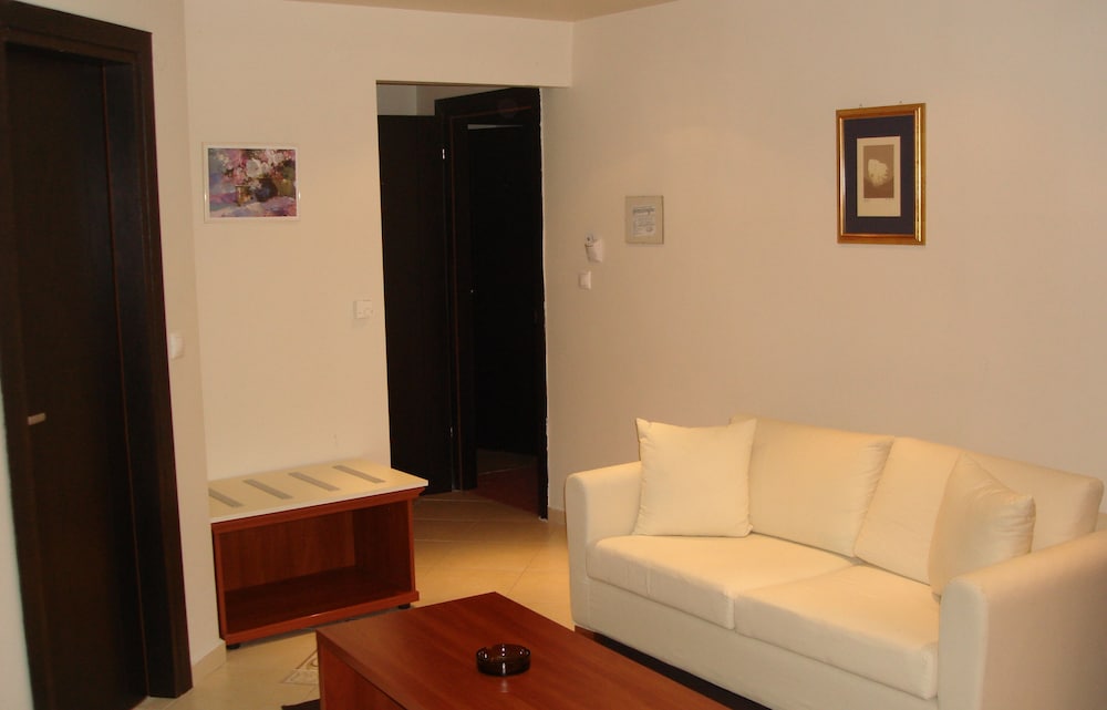 Standard Triple Room - Photo 11