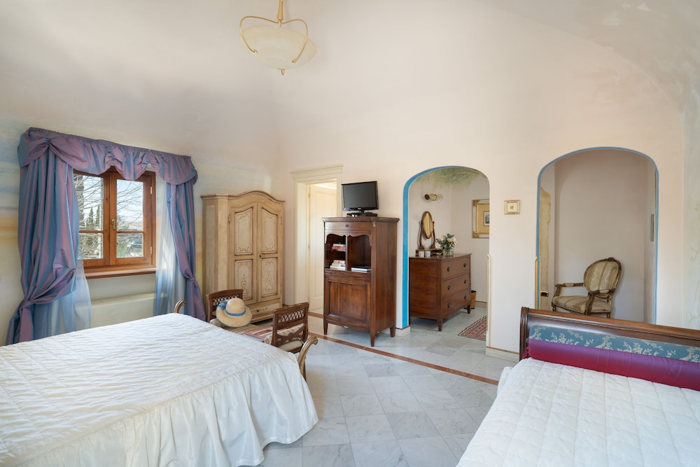 Superior Triple Room photo 3