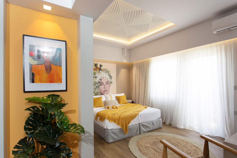Deluxe Queen Suite photo 1