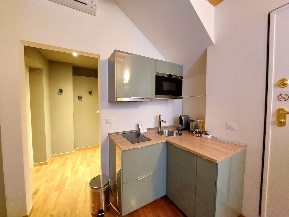 Executive Apartment, Annex Building