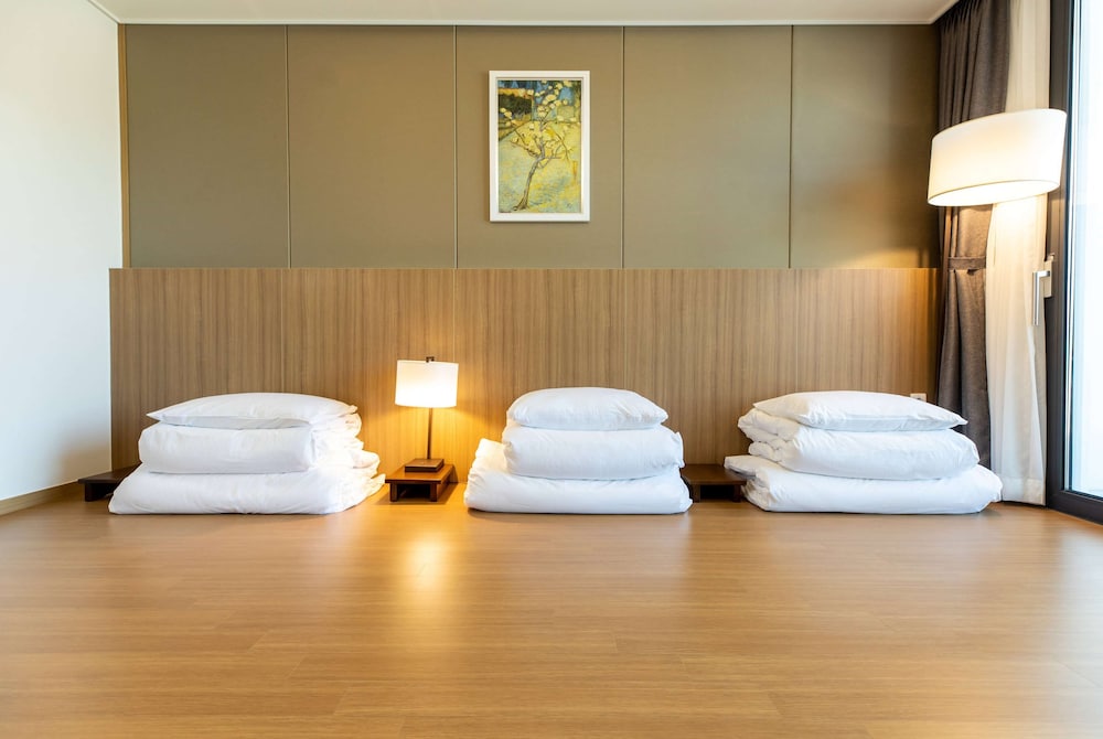 Deluxe Ondol (Side Ocean View), No Bed - Photo 1