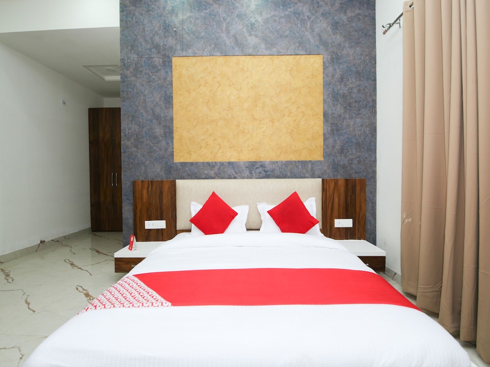 Suite, 1 King Bed photo 3