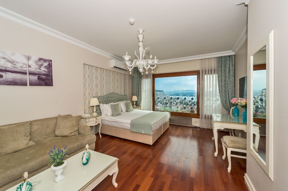 Deluxe Suite (with Bosphorus View) photo 2