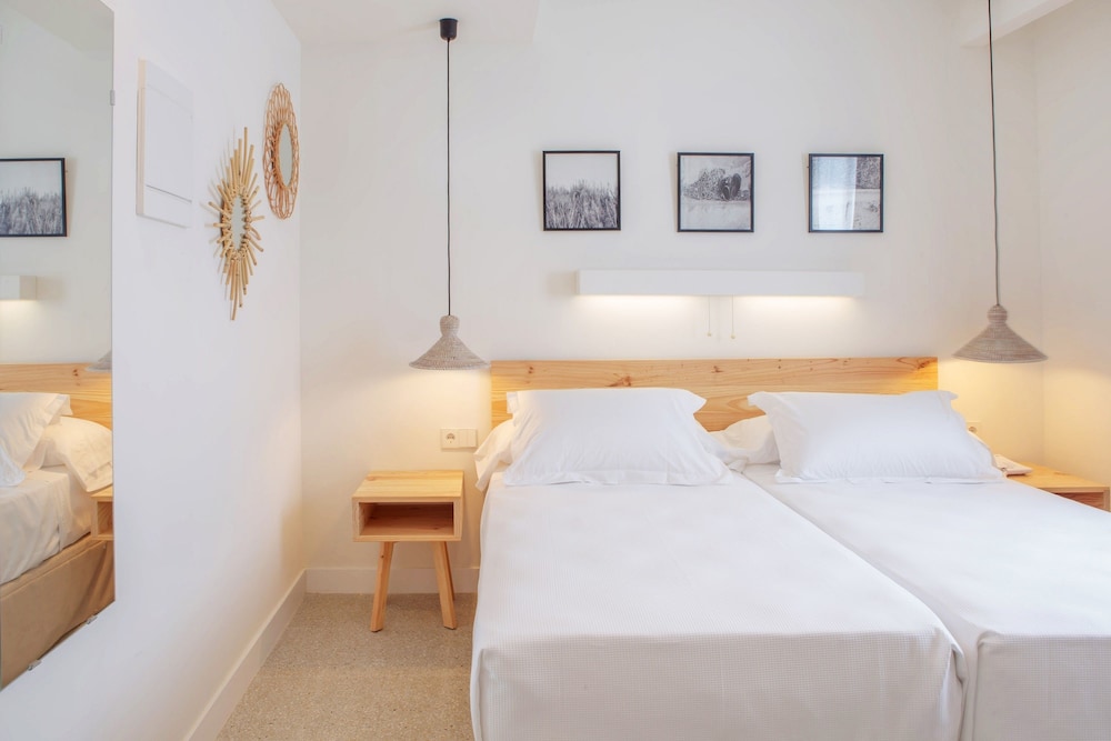 Double Room, Balcony - Photo 4