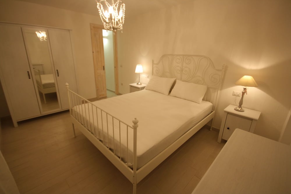 House, 5 Bedrooms photo 1