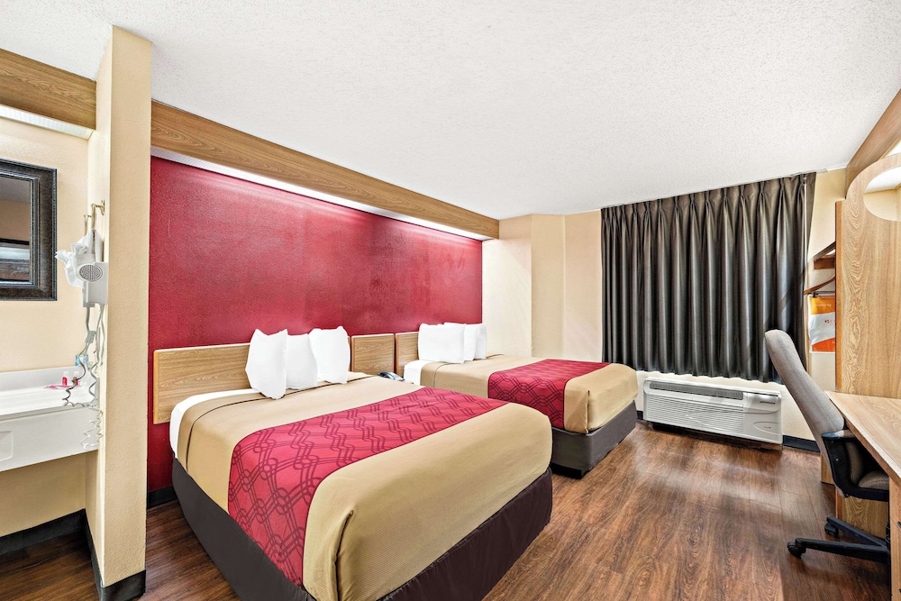 Standard Double Room, 2 Double Beds, Smoking - Photo 1