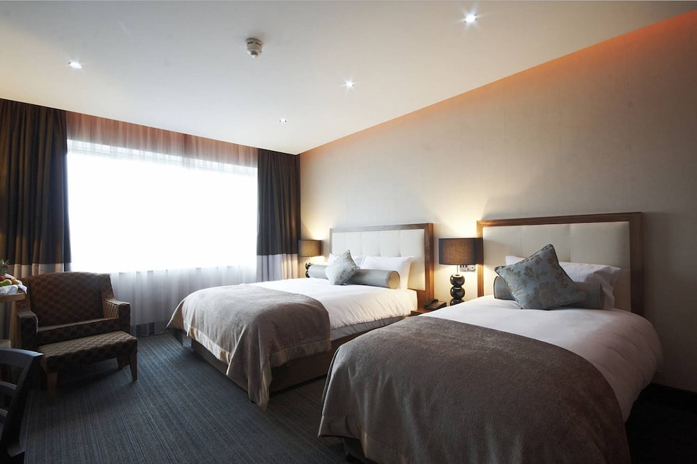 Deluxe Double Room thumbnail 6