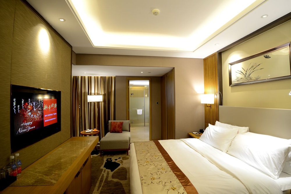 Standard Room, 1 King Bed, Non Smoking photo 3