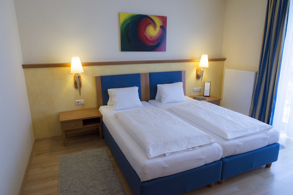Economy Double Room photo 1