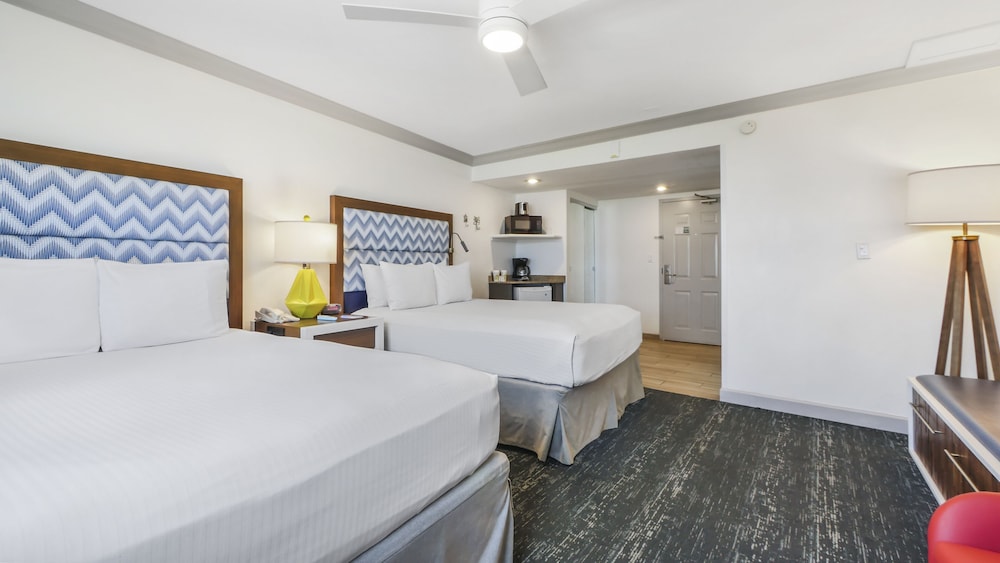 Traditional Room, 2 Queen Beds, Refrigerator & Microwave, Beach View (Gulf Front) - Photo 18