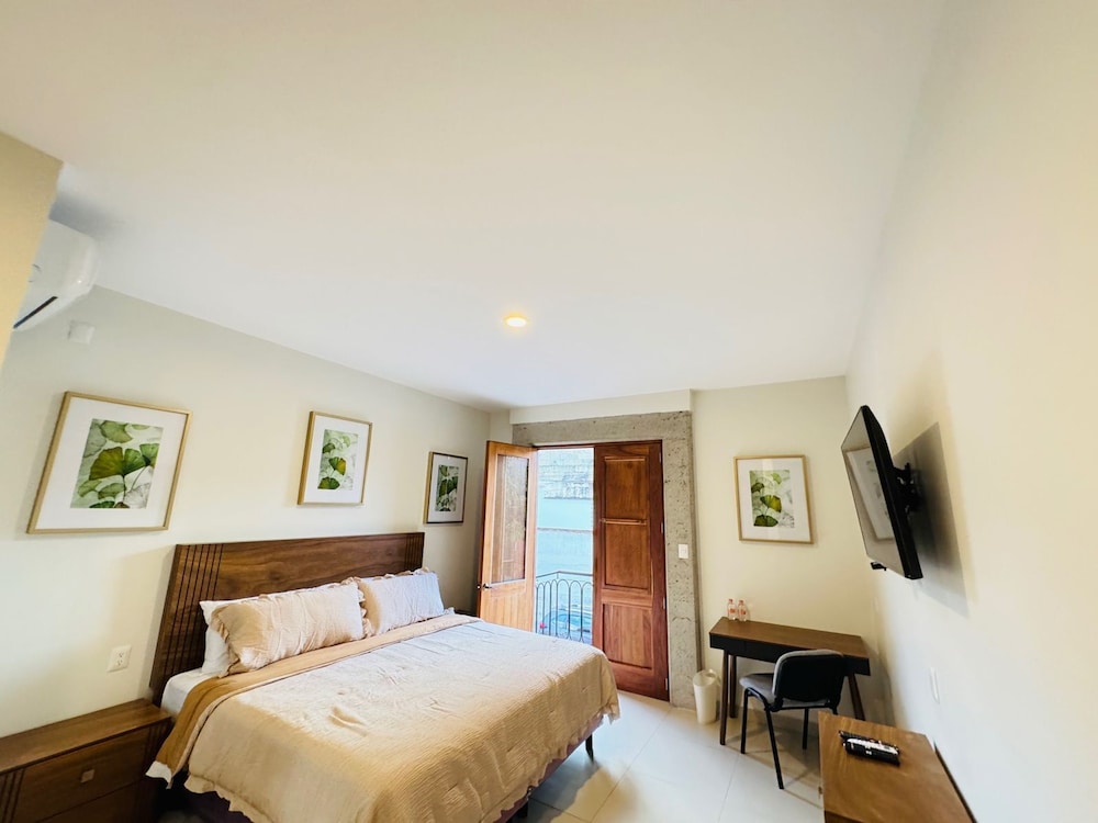 Deluxe Double Room, Balcony, City View photo 1