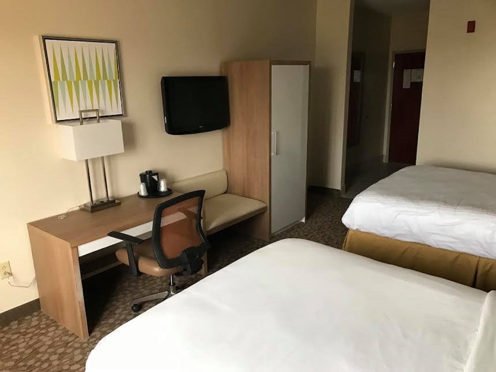 Standard Room, 2 Queen Beds - Photo 4