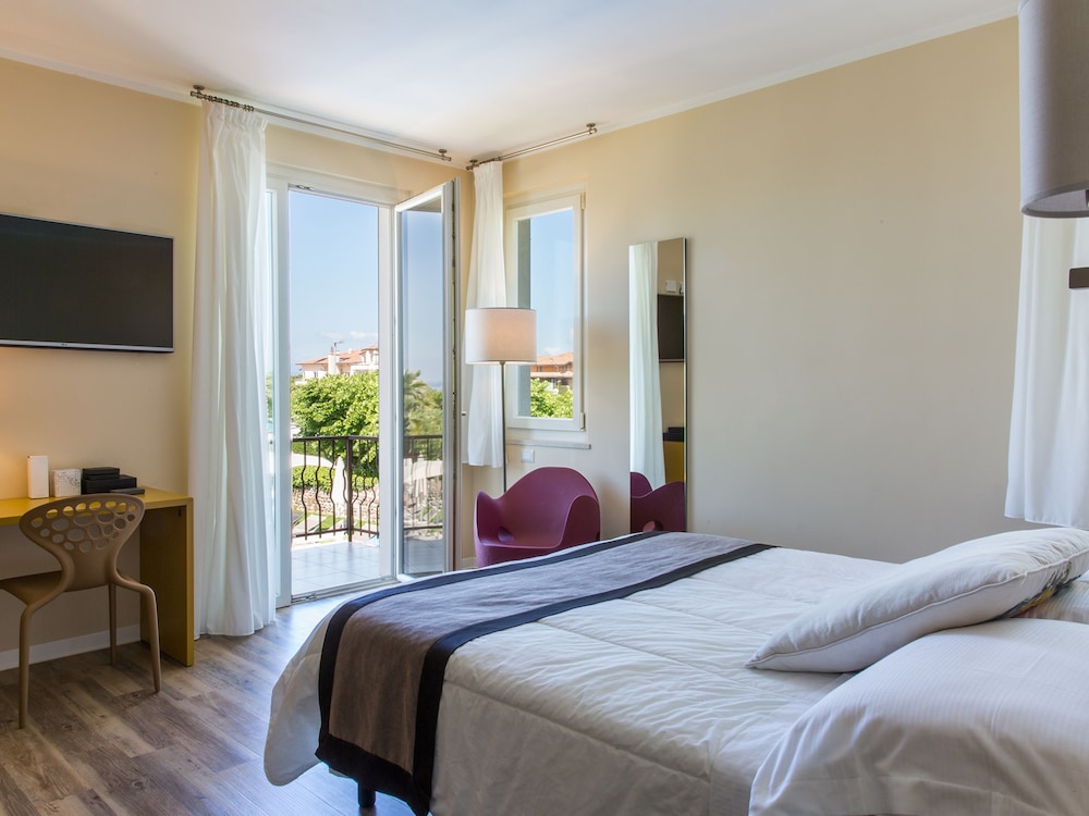 Suite, Terrace, Lake View