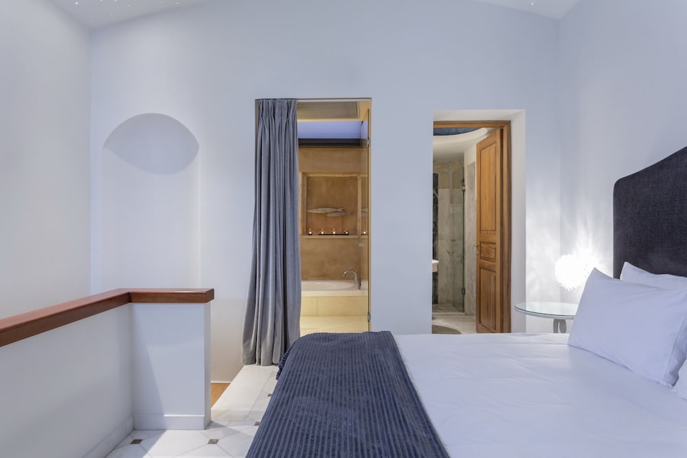 Penthouse Suite with Private Terrace & Sea View - Photo 2