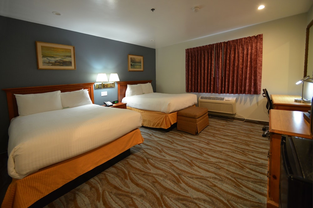 Classic Room, 2 Double Beds, Refrigerator & Microwave - Photo 4