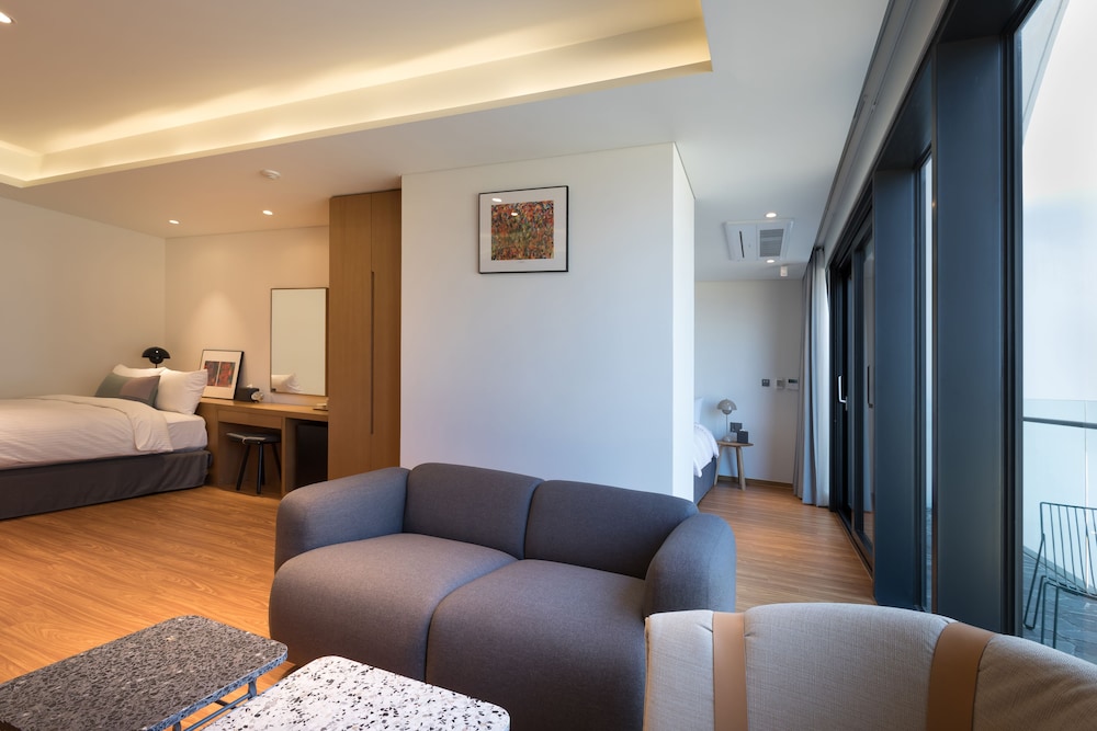 Deluxe Family Room photo 1