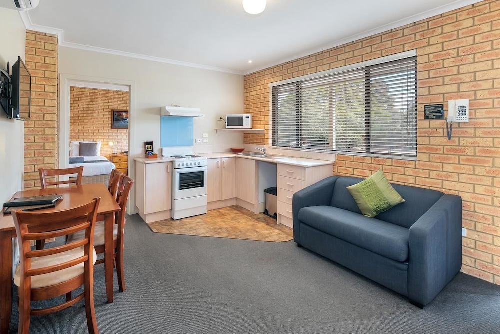 Standard Suite, 2 Bedrooms, Non Smoking, Kitchen (Apartment) photo 2