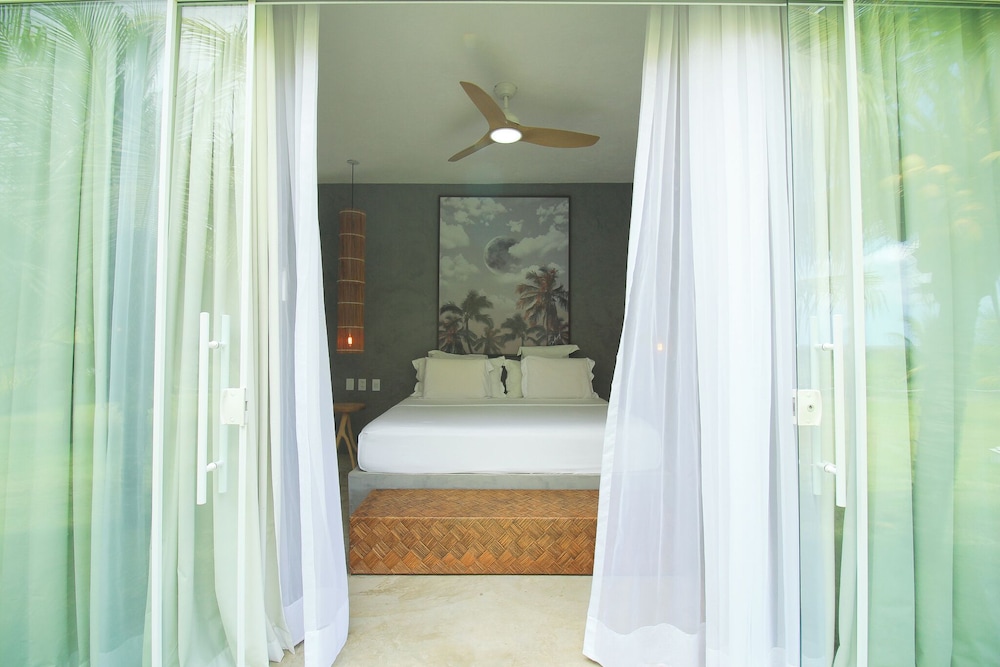 Luxury Suite, 1 King Bed, Sea View, Sea Facing - Photo 2