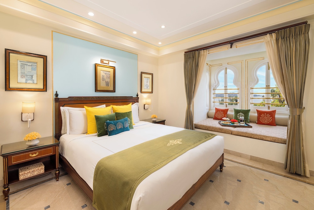Deluxe Suite, Lake View - Photo 1