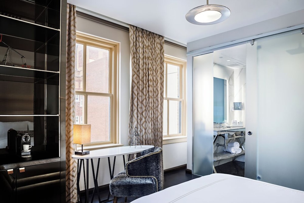 Room, 2 Queen Beds (Hearing Accessible) photo 2