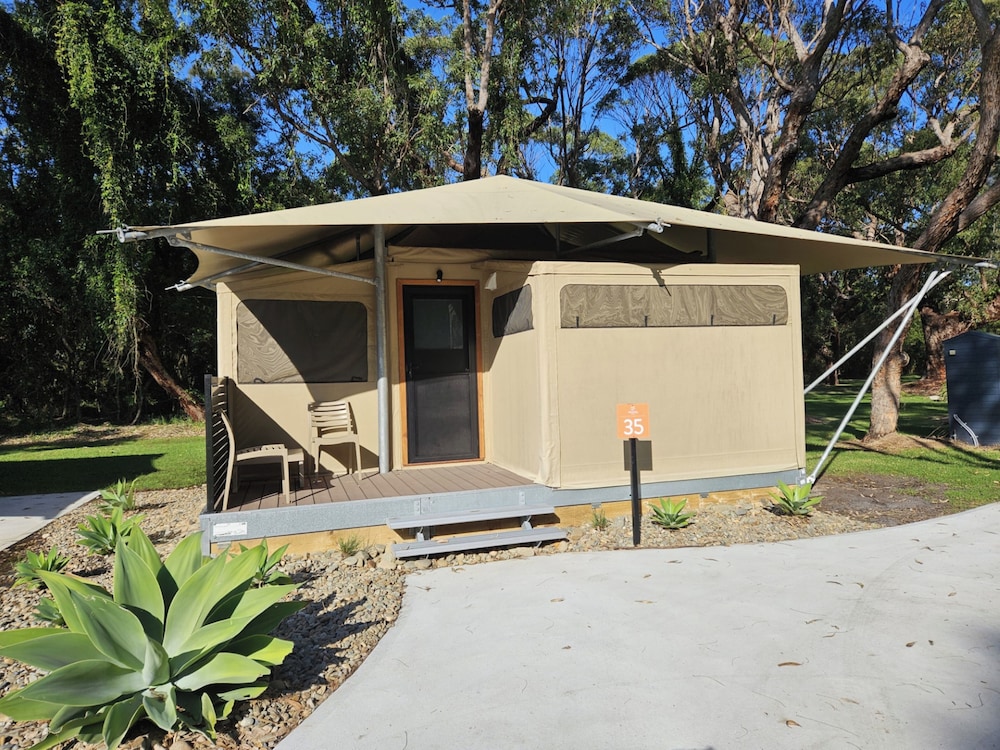 Deluxe Safari Tent - Sleeps 4 - Photo 2