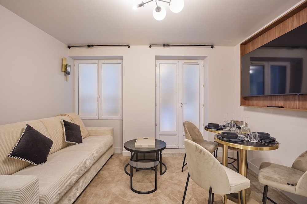 Classic Apartment (n°1) photo 1