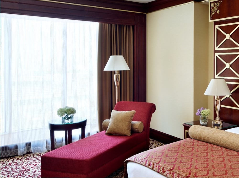 Suite, 1 King Bed (Diplomatic)