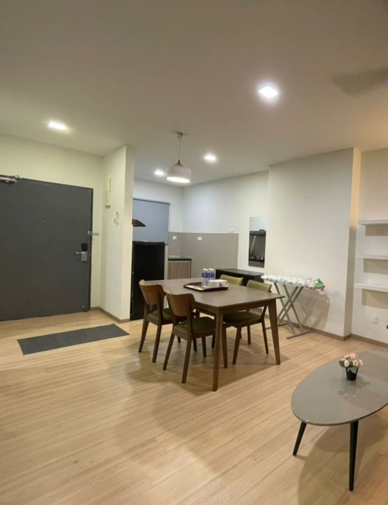 Studio, 2 Bedrooms photo 2