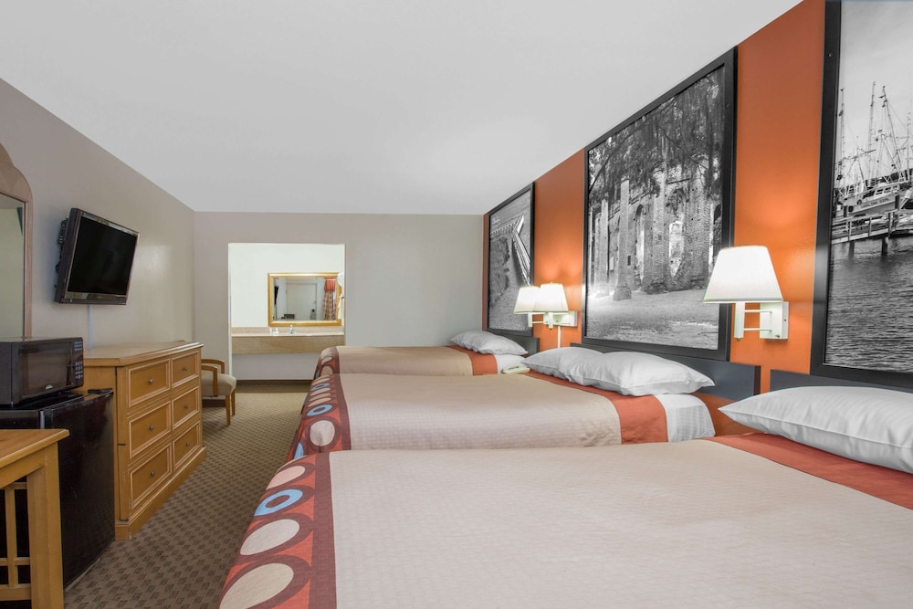 Standard Double Room, Multiple Beds, Non Smoking - Photo 1