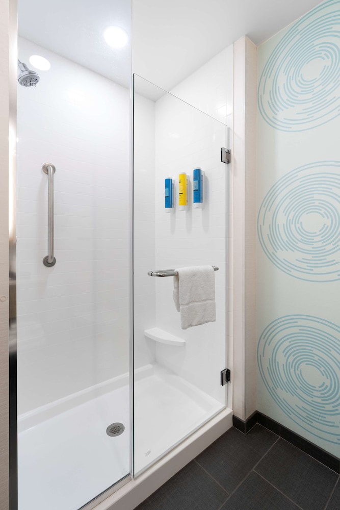 Room, 1 King Bed, Accessible (Hearing) - Photo 10