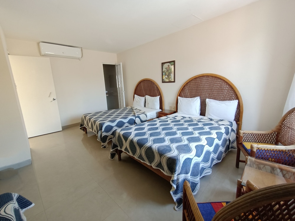 Quadruple Room, Non Smoking, Pool View photo 3