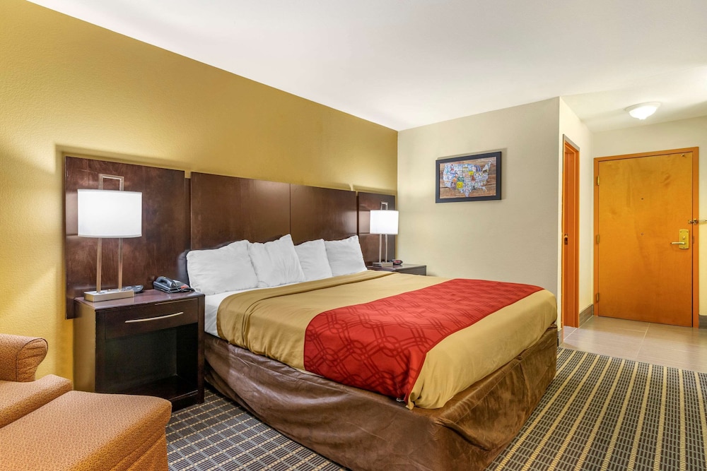 Standard Room, 1 King Bed, Non Smoking - Photo 3
